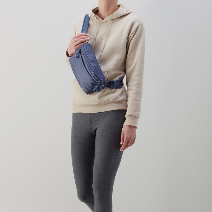 BE HOLD Belt Bag in caRefiber recycled nylon - Jet w/Ocean Quilt