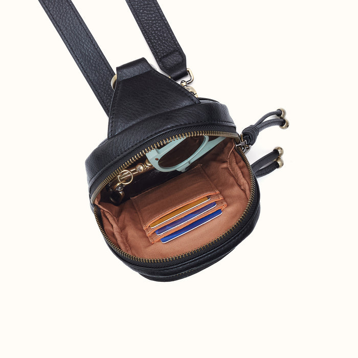 Cass Small Sling In Pebbled Leather - Black