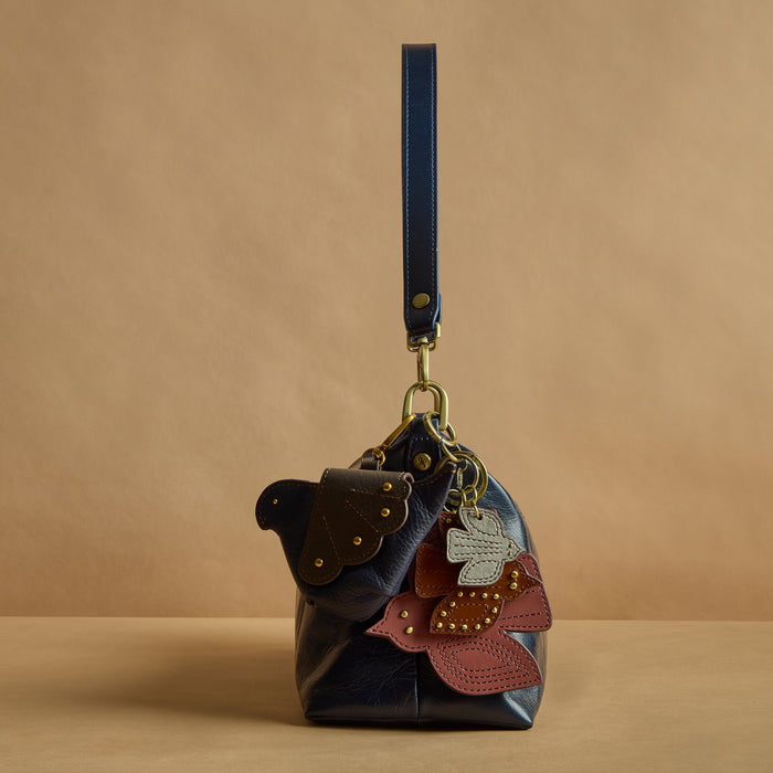 Dove Clip Pouch In Pebbled Leather - Ink Navy
