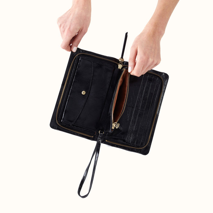 Evolve Wristlet In Polished Leather - Black