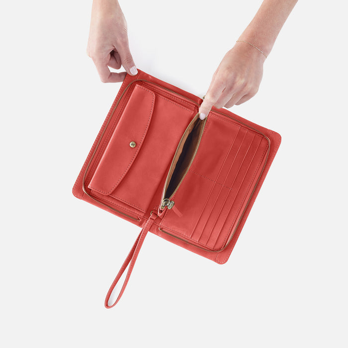Evolve Wristlet In Polished Leather - Pink Mirage