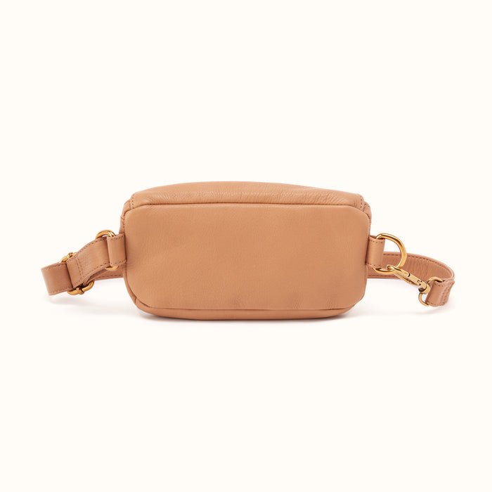Fern Belt Bag In Pebbled Leather - Sandstorm