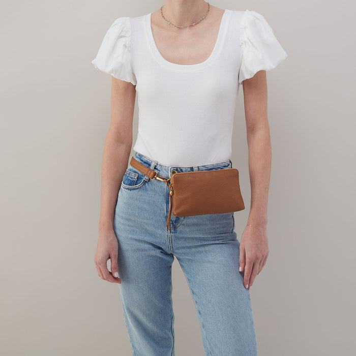 Fern Slim Belt Bag In Pebbled Leather - Warm Honey