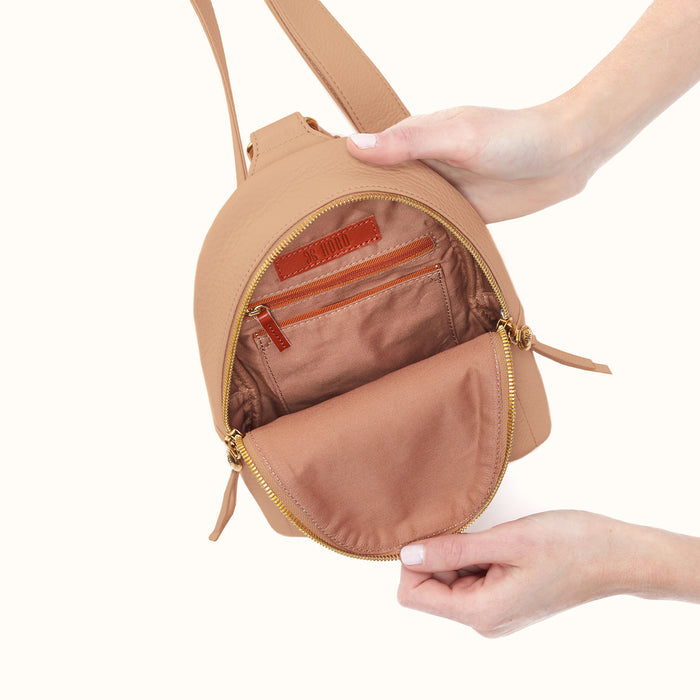 Fern Sling In Pebbled Leather - Sandstorm