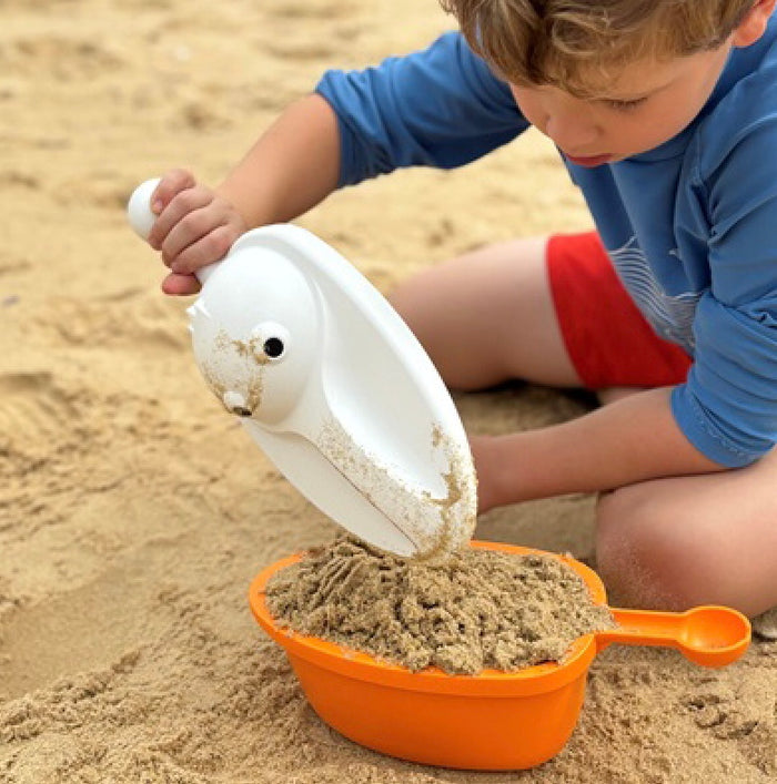 Happy Planet   Pelican Bucket and spade /. Pat Pelican