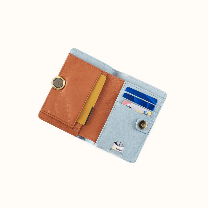 Hutton Small Wallet In Micrograin Leather - Dusted Sky