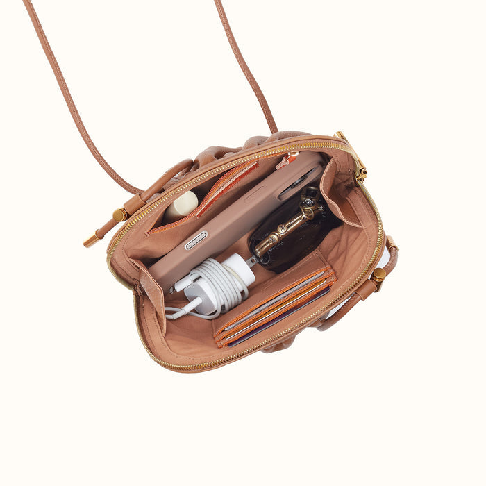 Isabelle Crossbody In Pebbled Leather - Timber Brown