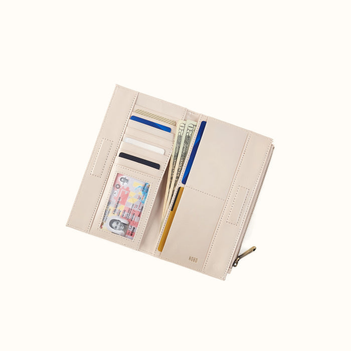 Jill Large Bifold Wallet In Polished Leather - Pale Flax