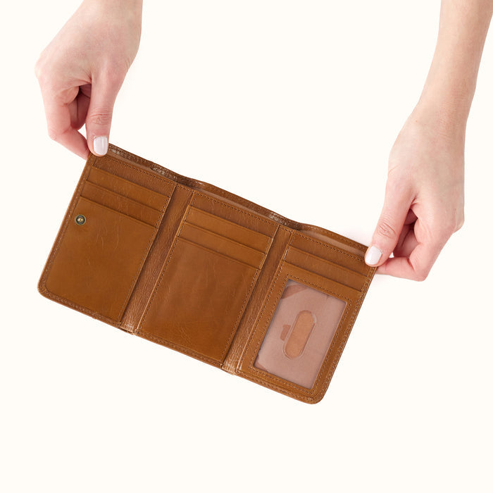 Jill Trifold Wallet In Polished Leather - Truffle