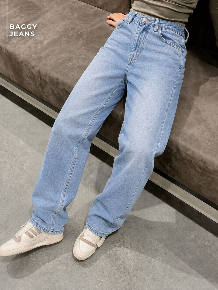 Light Fade Baggy Jeans