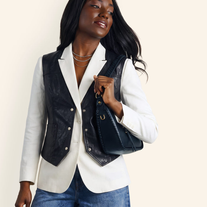 Mia Crescent Hobo In Smooth Leather - Black