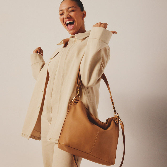 Pier Shoulder Bag in Pebbled Leather - Sandstorm