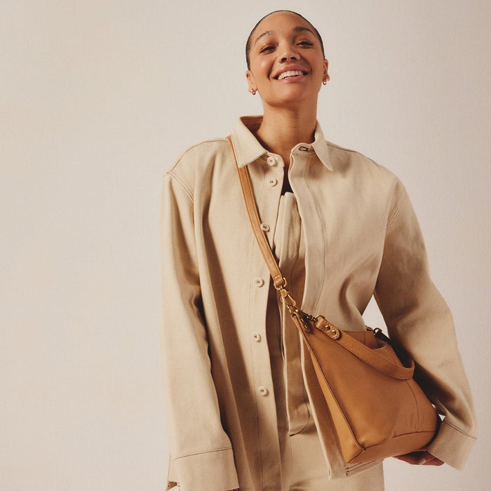 Pier Shoulder Bag in Pebbled Leather - Sandstorm