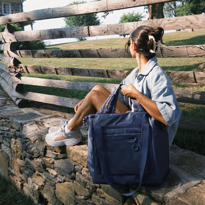 PLACES TO GO Tote in caRefiber recycled nylon - Ocean