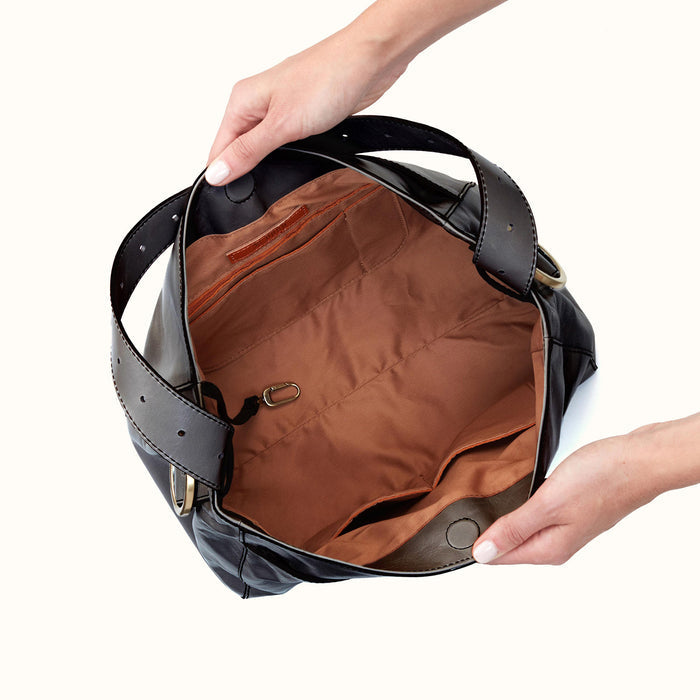Render Shoulder Bag In Polished Leather - Black