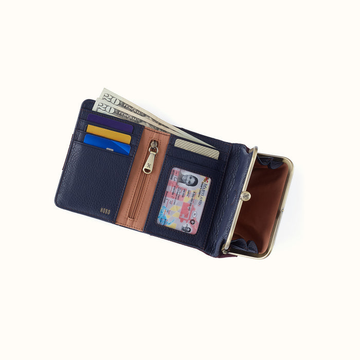 Robin Compact Wallet In Pebbled Leather
