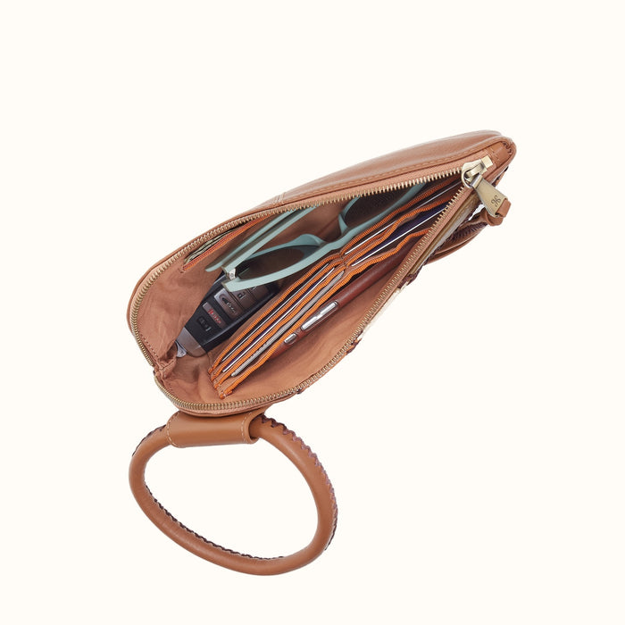 Sable Wristlet In Pebbled Leather - Timber Brown
