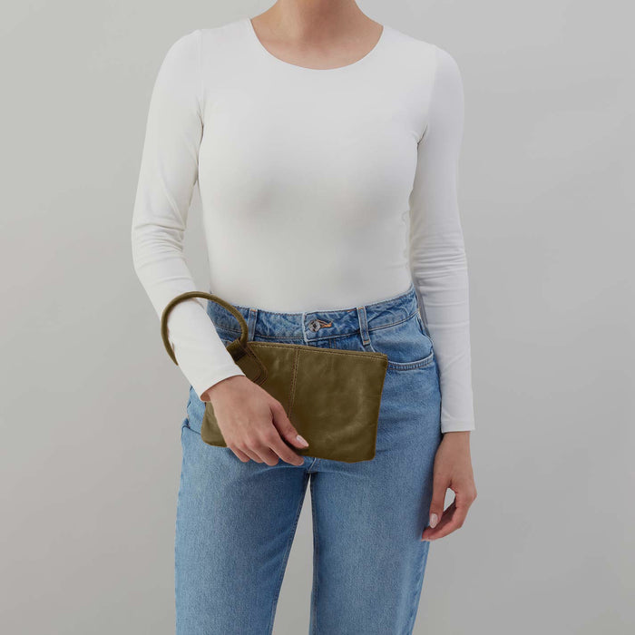 Sable Wristlet In Polished Leather - Olive Veil