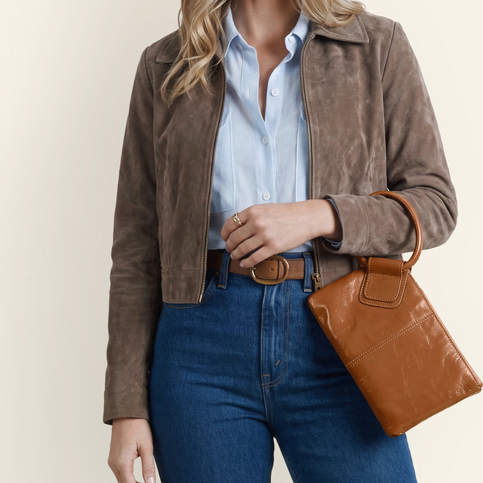 Sable Wristlet In Polished Leather - Truffle