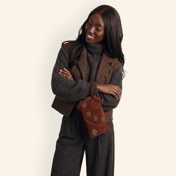 Sable Wristlet In Suede Leather - Chocolate