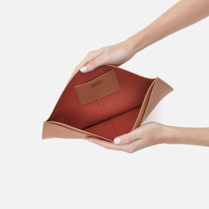 Vida Laptop Sleeve In Micro Pebbled Leather - Biscuit