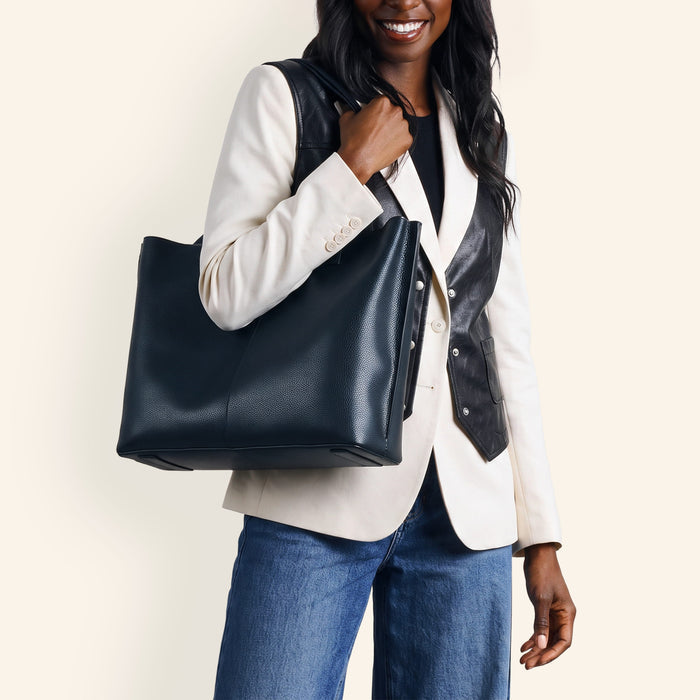 Vida Large Tote In Micro Pebbled Leather - Black
